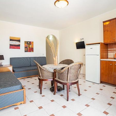 Livadia Beach Suite Экстерьер фото